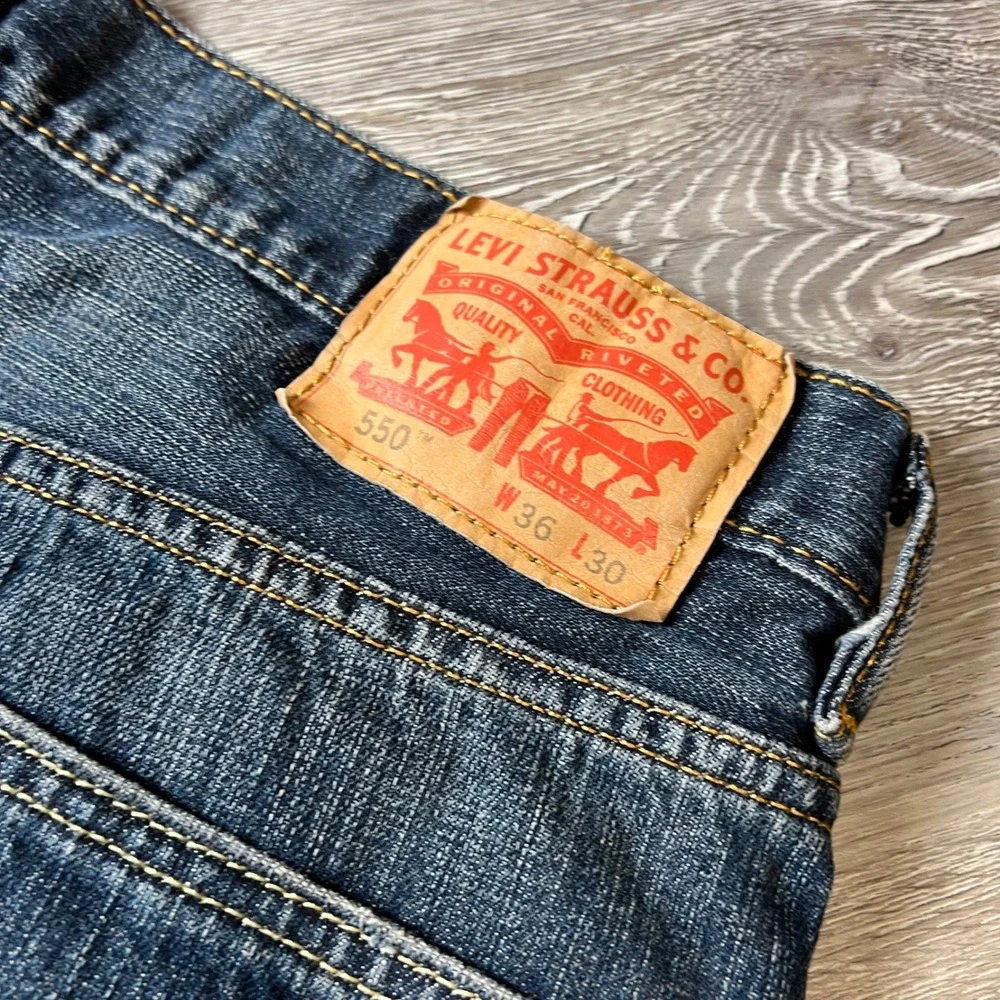 Levi's 550 Relaxed Fit Jeans Mens 36x30 Blue Dark Wash Tapered Denim Skater